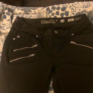 Black Miss Me Jeans very sexy jeans.